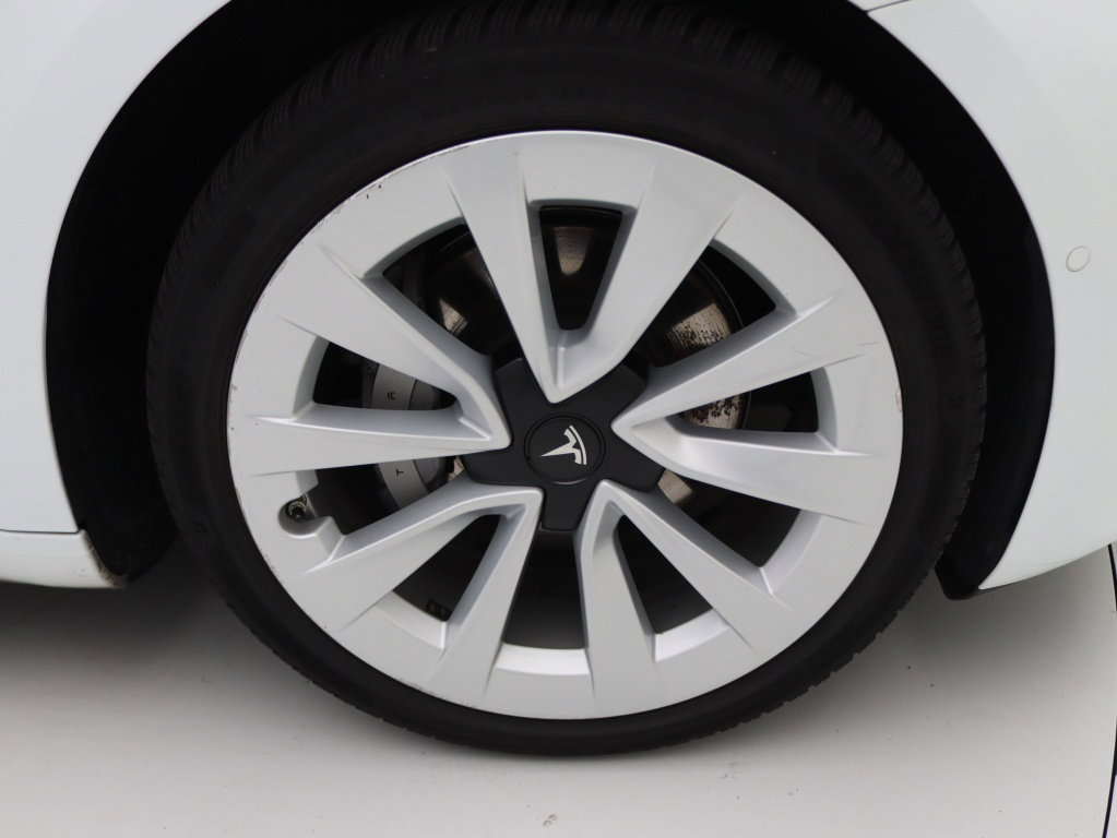 Tesla Model 3 Long-Range Dual Motor AWD 10