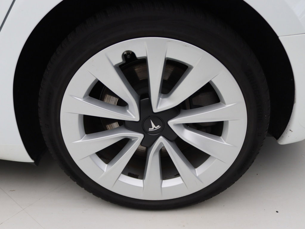 Tesla Model 3 Long-Range Dual Motor AWD 12
