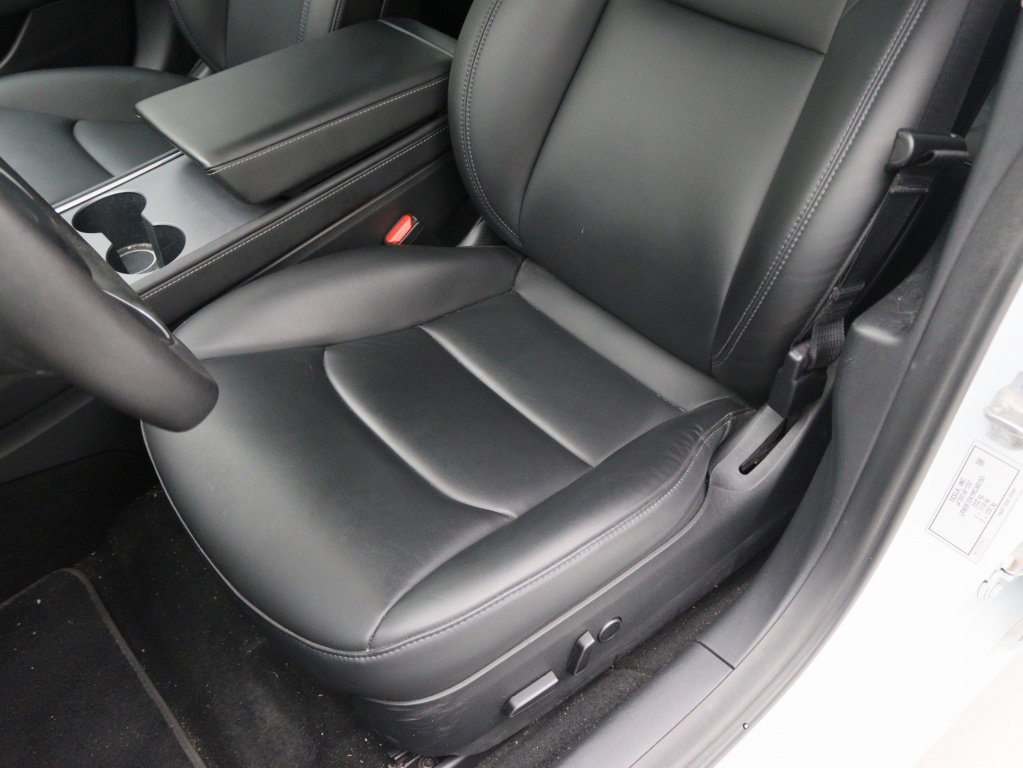 Tesla Model 3 Long-Range Dual Motor AWD 17