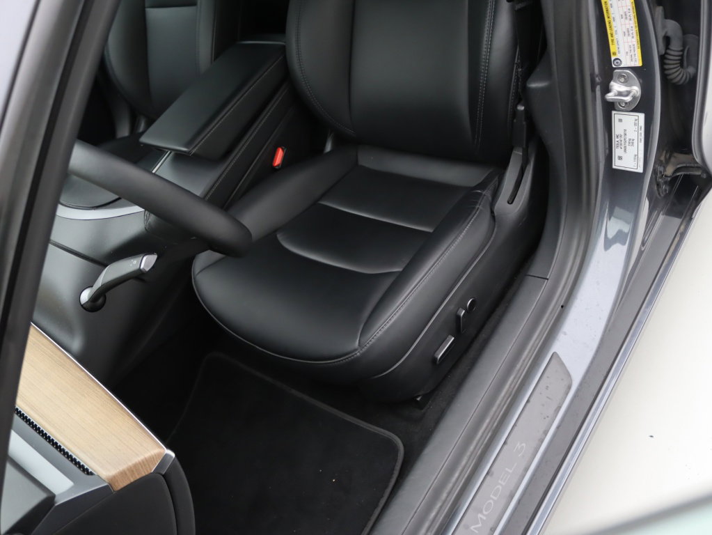 Tesla Model 3 Standard Plus RWD 23