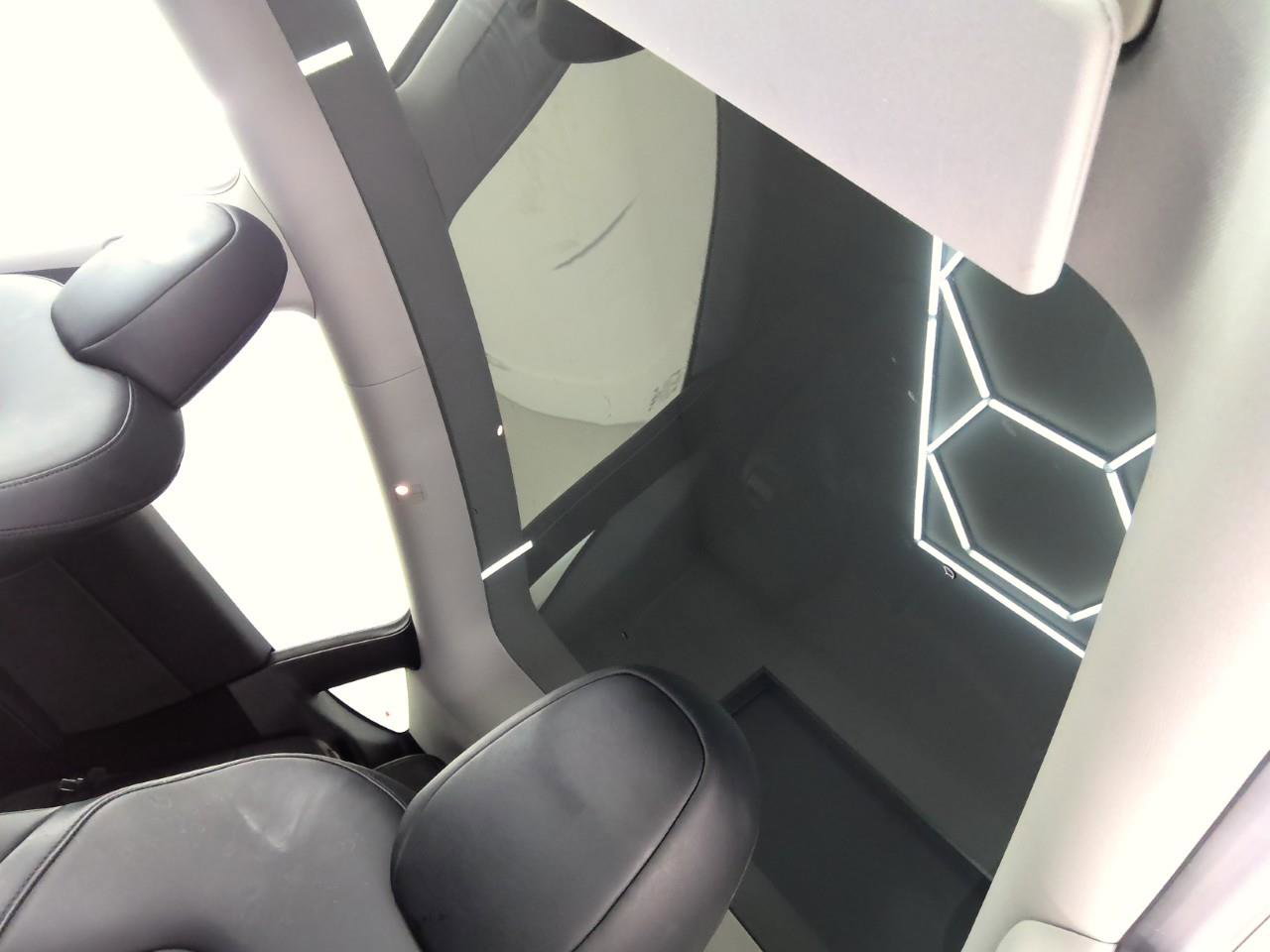 Tesla Model Y Standard RWD Plus 94,1% SoH [ AMD RYZEN+AUTOPILOT+19 INCH+PREMIUM AUDIO ] 21
