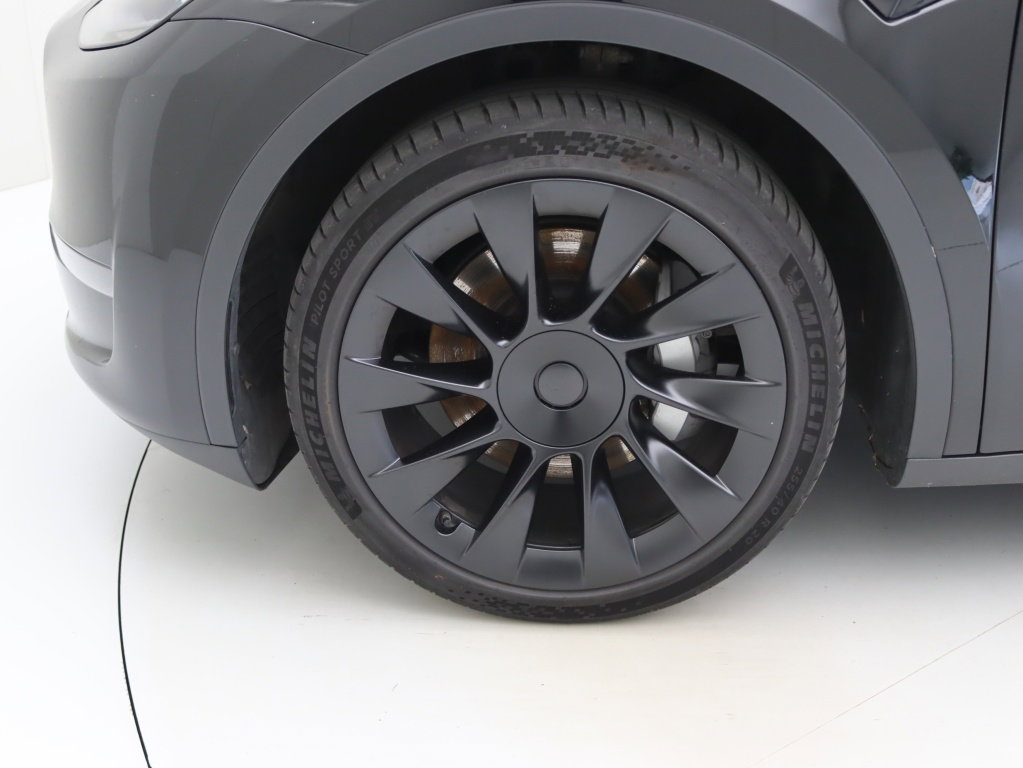 Tesla Model Y Long Range 345pk AWD 17