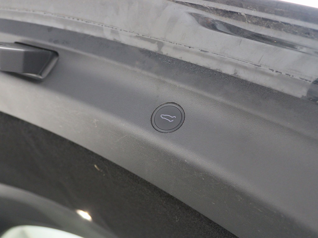 Tesla Model Y Long Range 345pk AWD 26