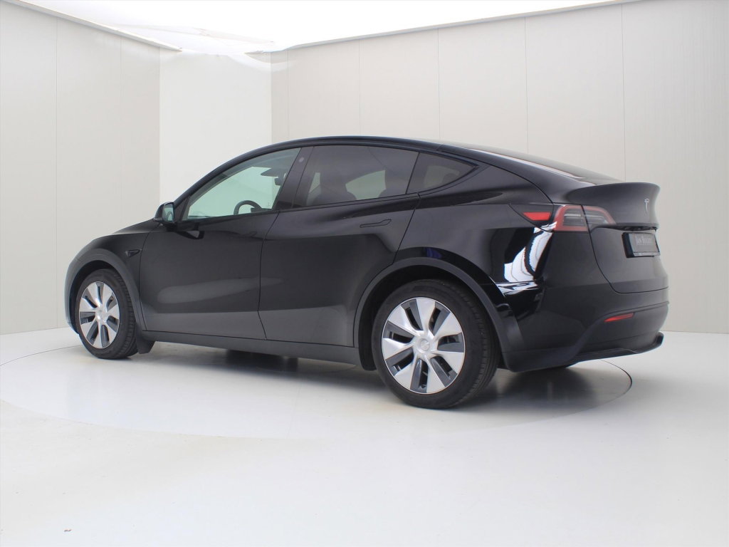 Tesla Model Y Long Range 345pk AWD 3