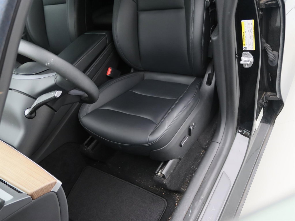 Tesla Model Y Long Range 345pk AWD 17