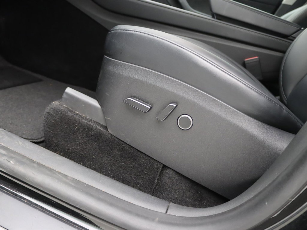 Tesla Model Y Long Range 345pk AWD 18