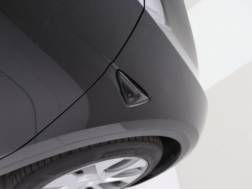Tesla Model Y Long Range 345pk AWD 26