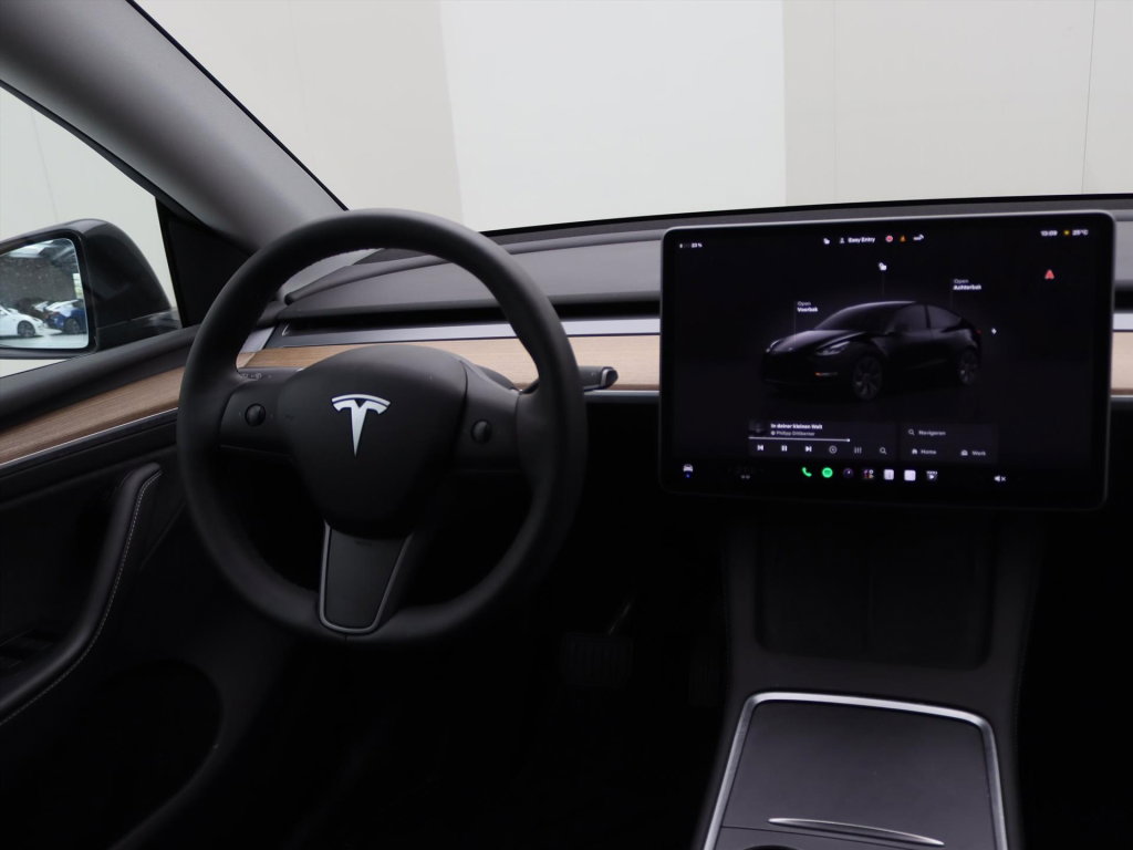 Tesla Model Y Long Range 345pk AWD 8