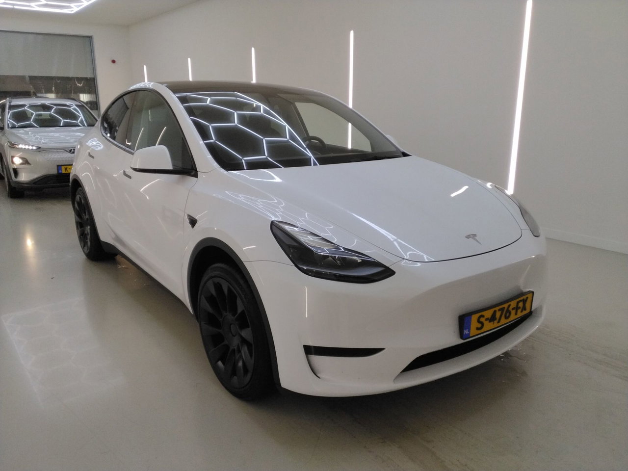 Tesla Model Y Model Y Standard RWD Plus 89.4% SoH [ TREKHAAK+AMD RYZEN+FSD+20 INCH+PREMIUM AUDIO 5