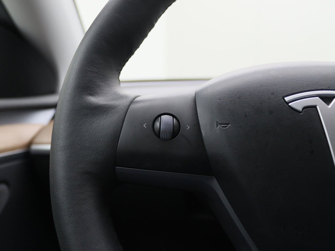 Tesla Model Y Standard RWD Plus [ TREKHAAK+AMD RYZEN+AUTOPILOT+20 INCH+PREMIUM AUDIO ] 20