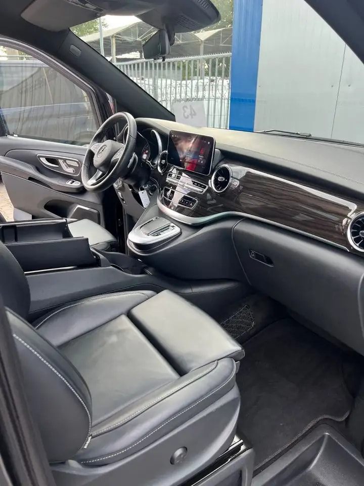 Mercedes-Benz V 300 LANG 4M AIRMATIC PANO WEBASTO EL.TÜREN AHK 15