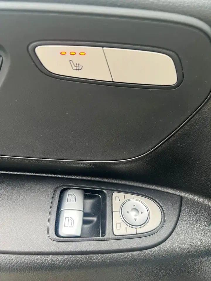 Mercedes-Benz Vito 119 TOURER LANG 9G NAVI KAMERA 9-SITZER AHK 12