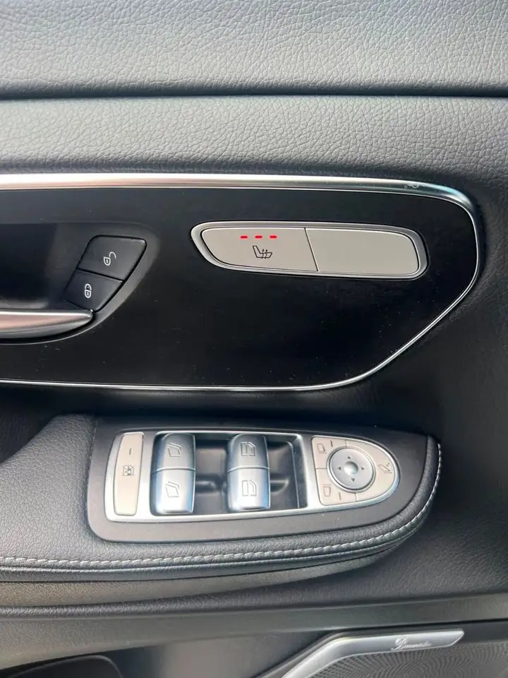 Mercedes-Benz V 300 V300 LANG 4M AMG-LINE PANO LED 360° WEBASTO AHK 16
