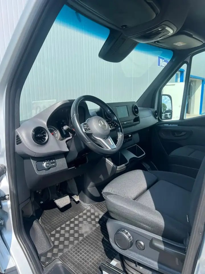 Mercedes-Benz Sprinter 314 AUTOMATIK NAVI TOTWINKEL KAMERA LED 12