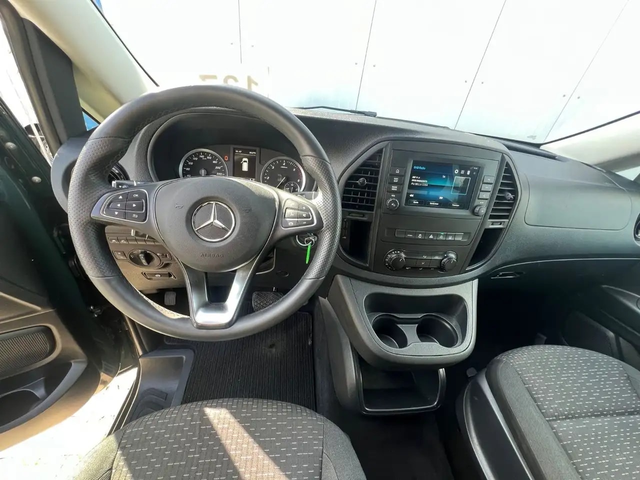 Mercedes-Benz Vito 116 TOURER KOMPAKT NAVI KAMERA 8-SITZER AHK 13