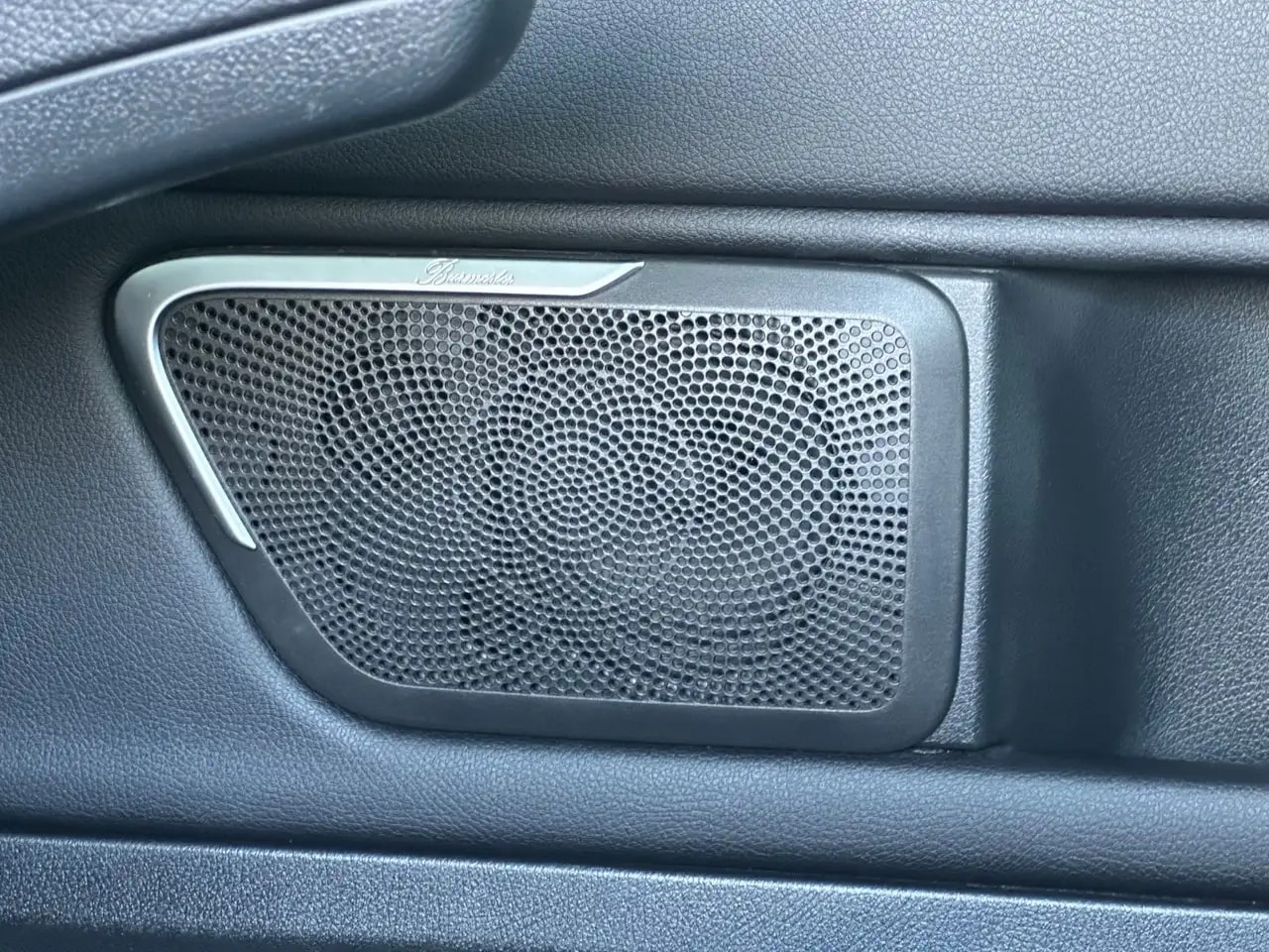 Mercedes-Benz V 300 LANG AIRMATIC PANO LIEGEPAKET EL.TÜREN AHK 16