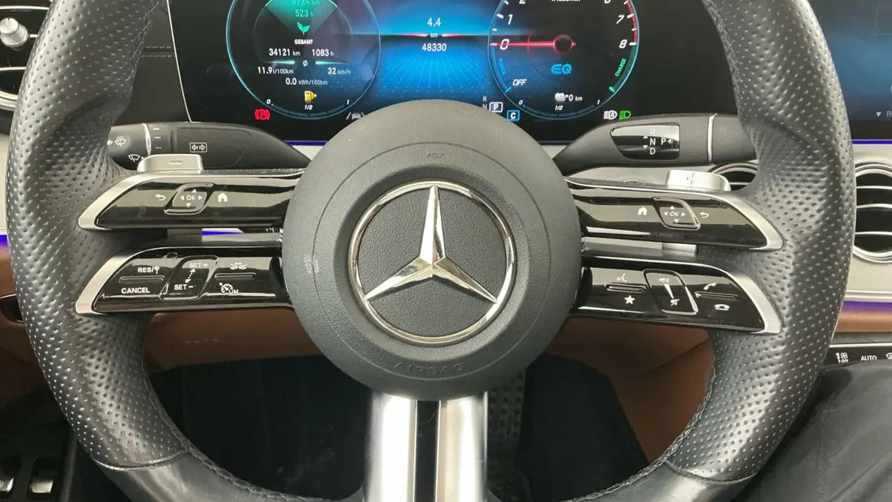 Mercedes-Benz E 300 e AMG Allrad 19*Pano*360*HUD*Distro*Night* 9