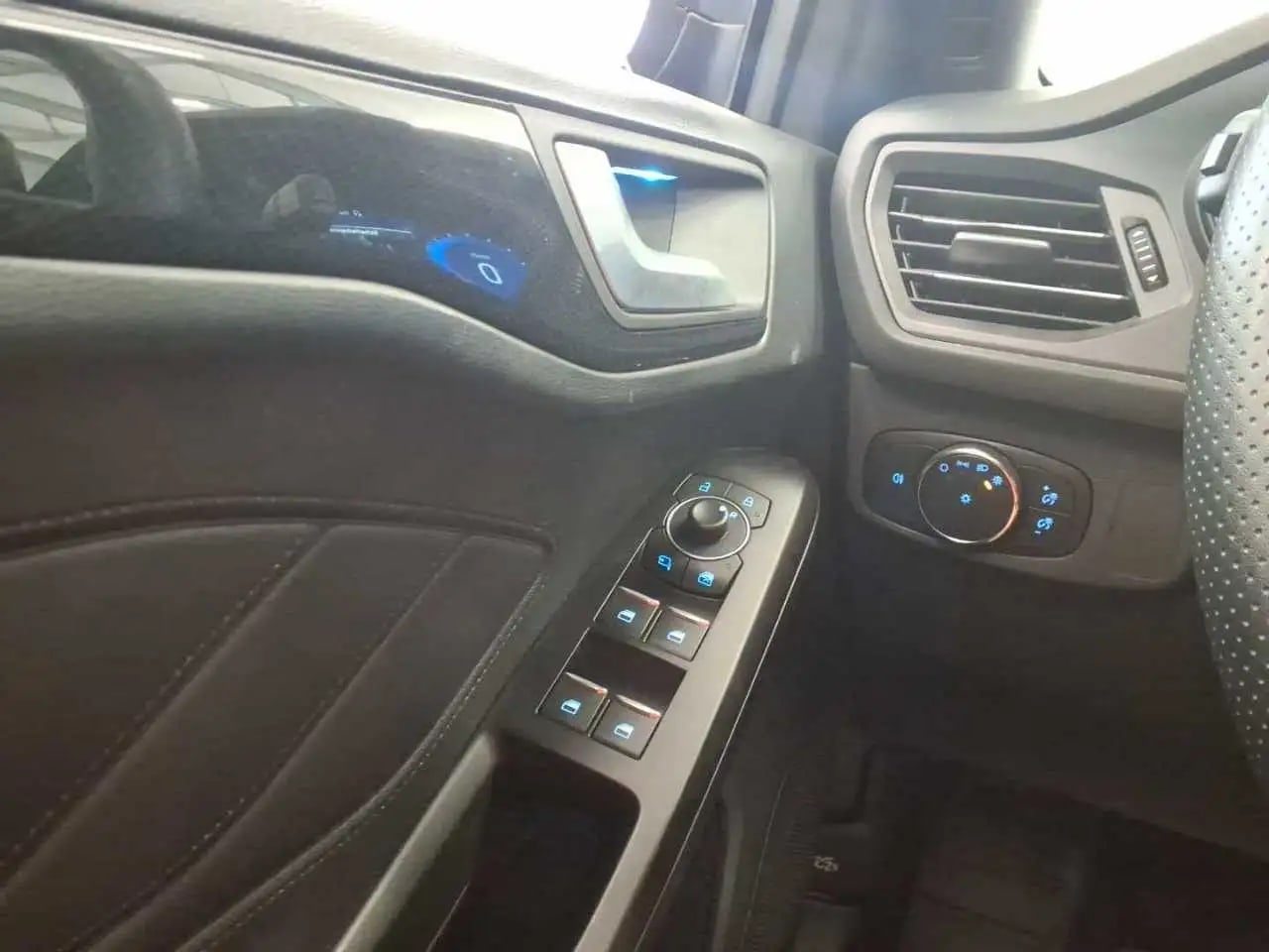Ford Focus ST-Line X AHK*Matrix*ACC*Kamera*Easy+Winte 9