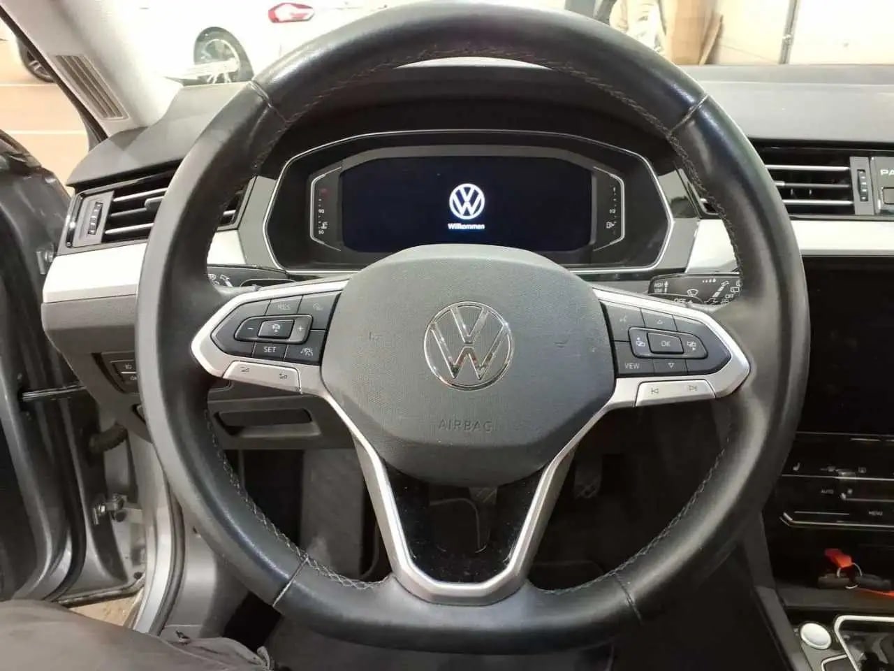 Volkswagen Passat Business Kamera*ACC*Massag**LM*IQLight 8