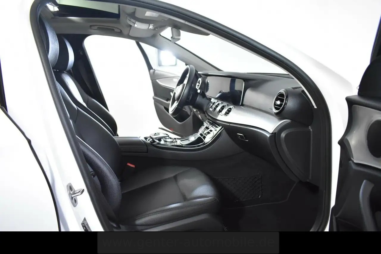 Mercedes-Benz E 400 d T 4M AVANTGARDE COMAND WIDESCREEN LED AHK 12