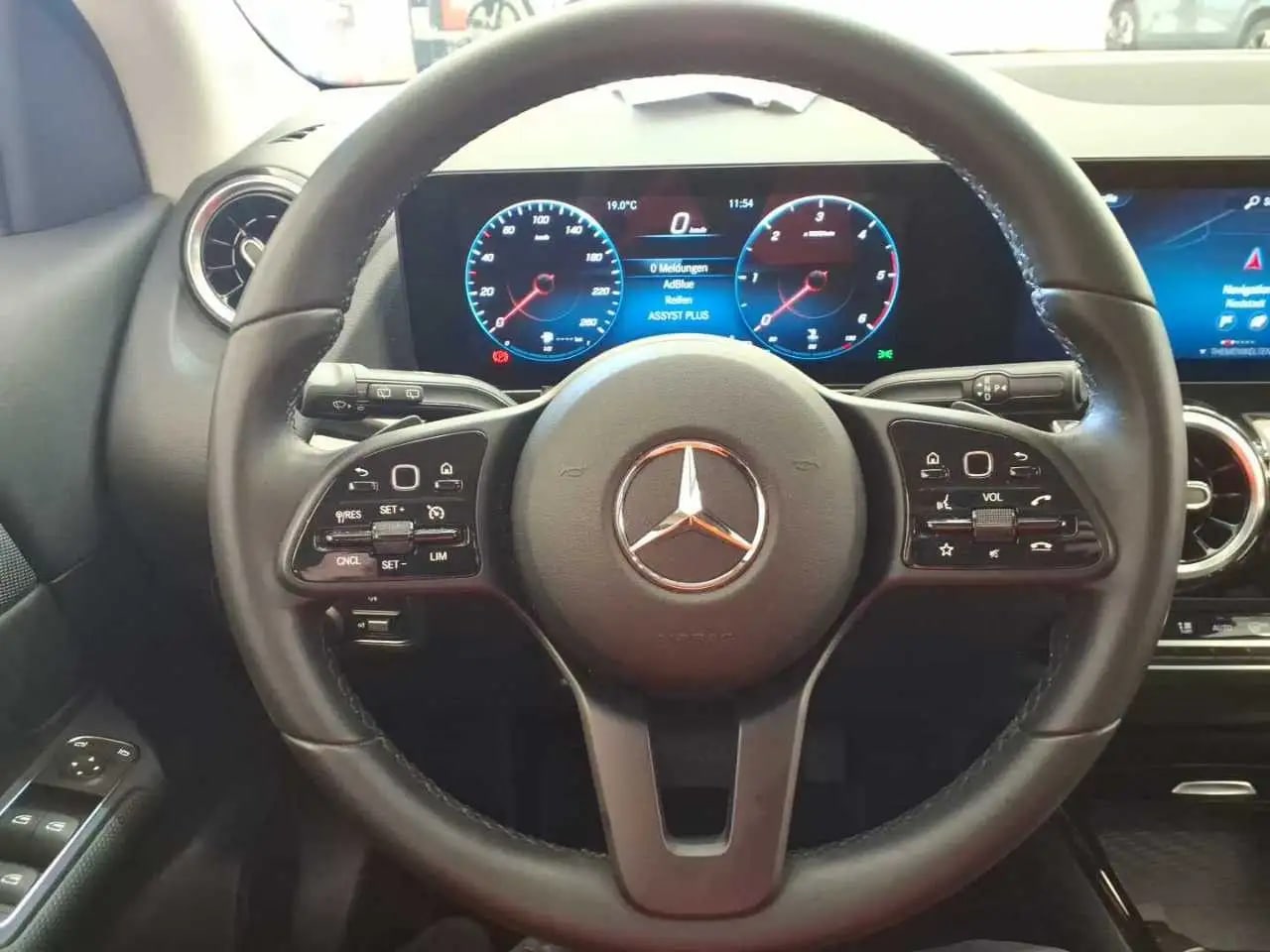Mercedes-Benz GLA 180 d Kamera*LED*Navi*MBUX*Teilleder*17*DAB 10