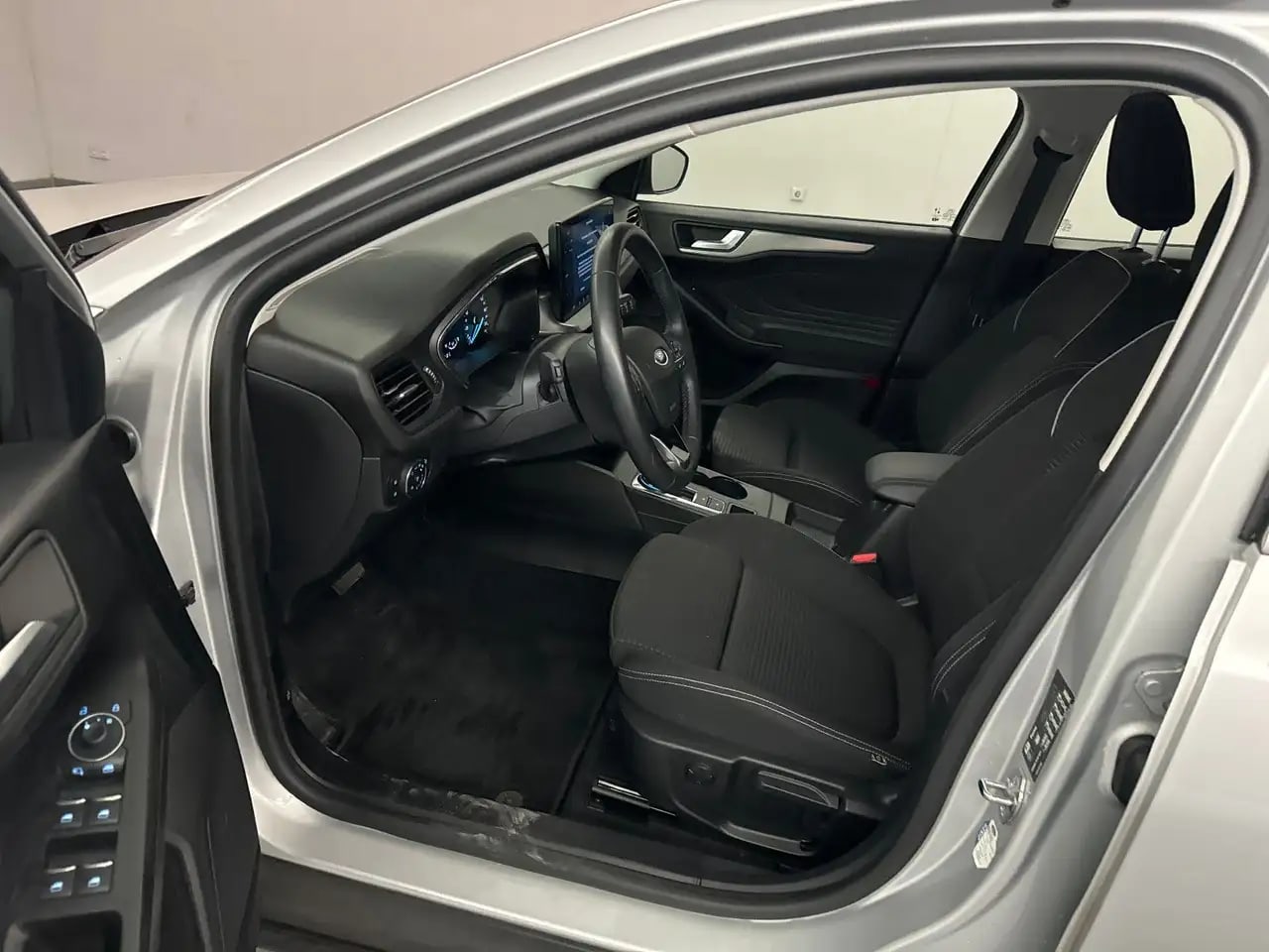 Ford Focus Titanium LED*NaviGroß*PDC*LM*DAB*SHZ* 6