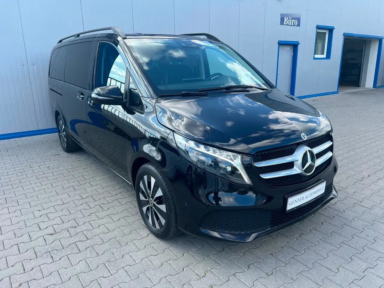 Mercedes-Benz V 220 LANG 9G-TR SPORTPAKET NAVI WEBASTO LED AHK 3