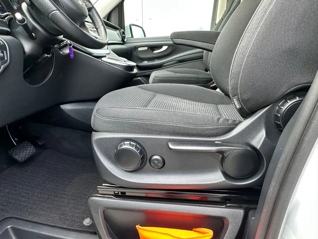 Mercedes-Benz V 220 V220 d LANG 4M 9G WEBASTO NAVI MBUX AHK 7-SITZER 7