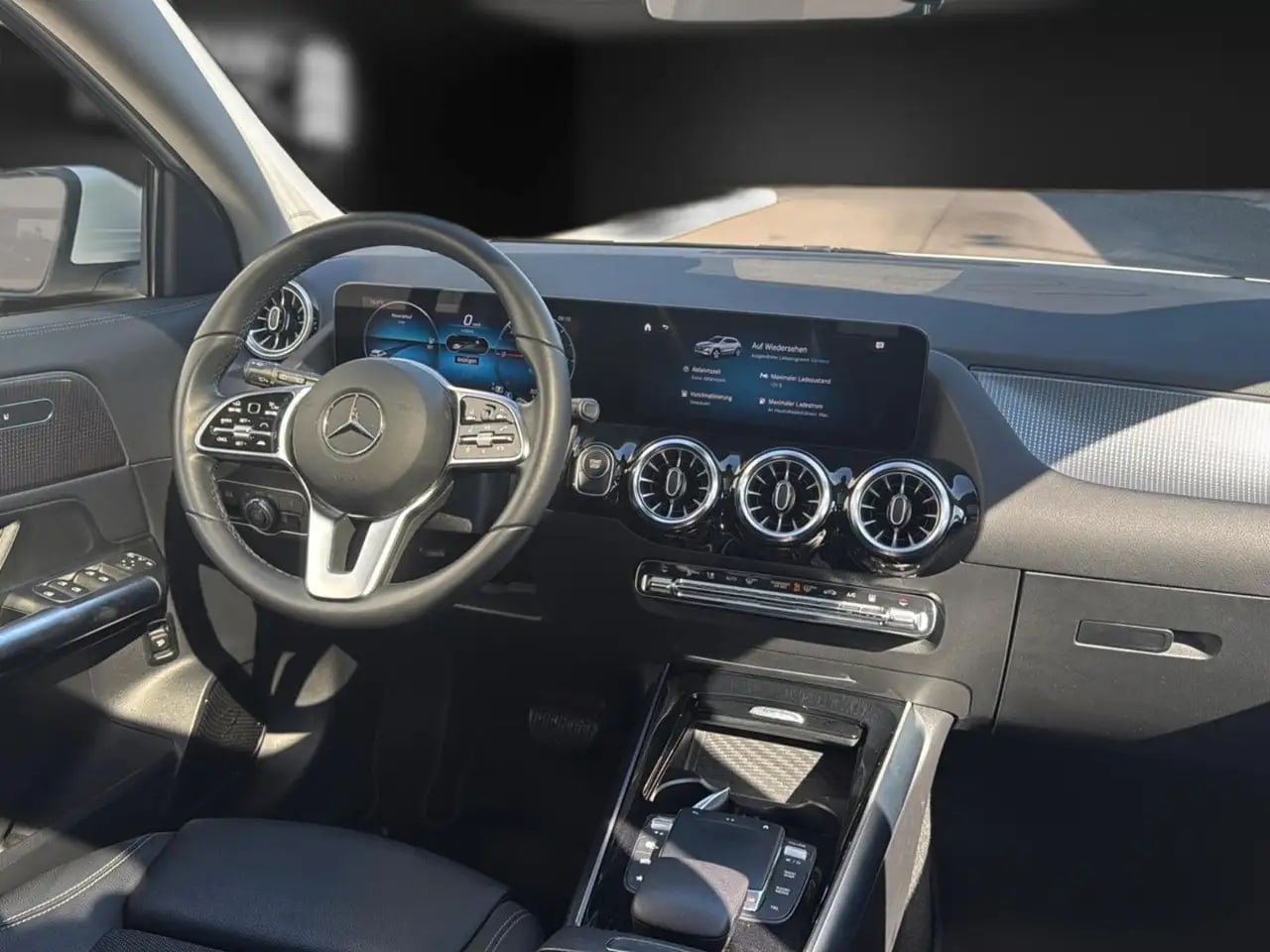 Mercedes-Benz EQA 300 Allrad MBUXDistro*Pano*Kamera*LED*SOH97% 10