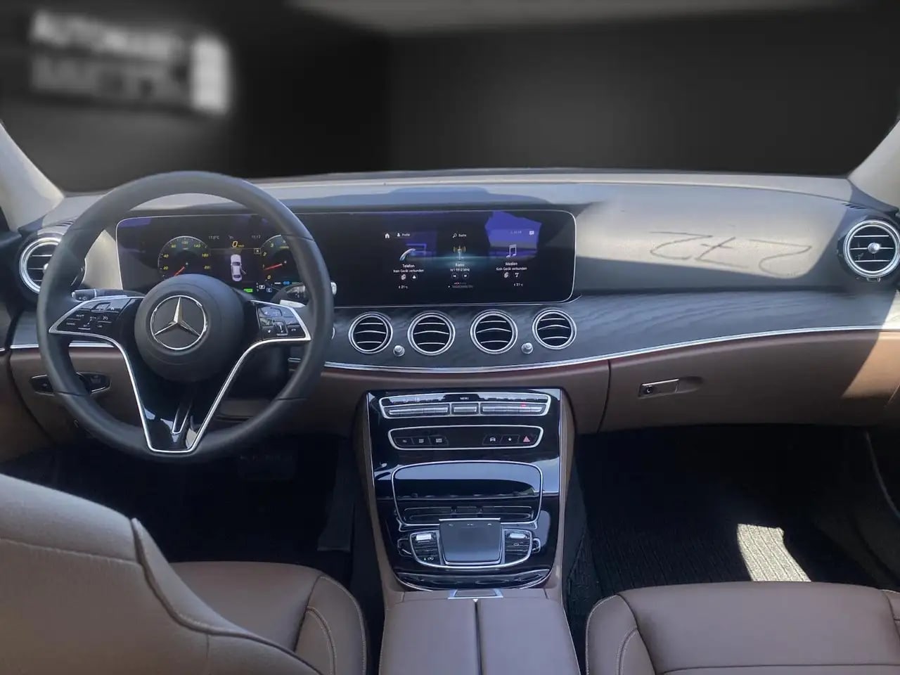Mercedes-Benz E 200 AMG 20*VollLeder*LED*Memory*Wides 8
