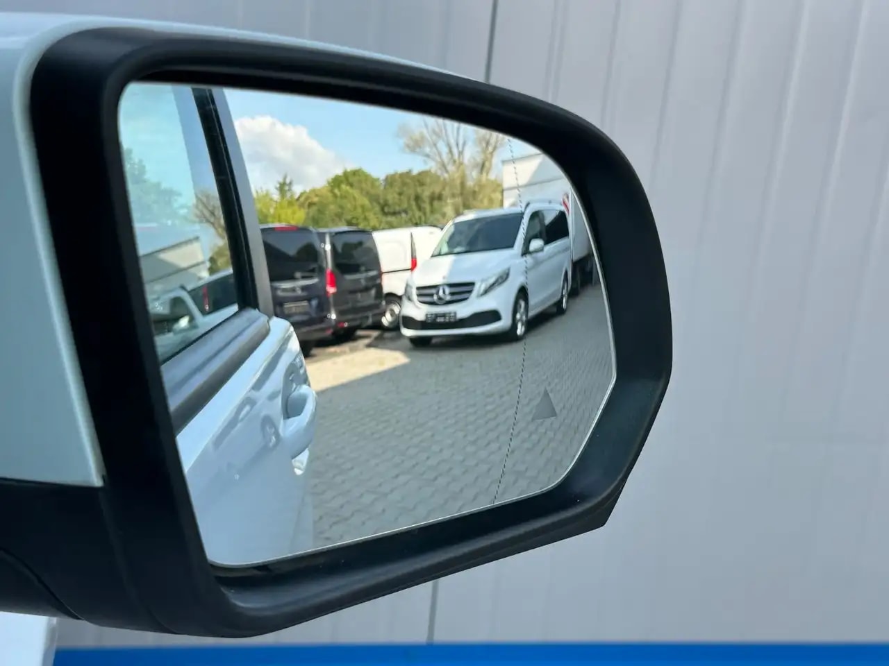 Mercedes-Benz V 220 V220 d LANG 4M 9G WEBASTO NAVI MBUX AHK 7-SITZER 17