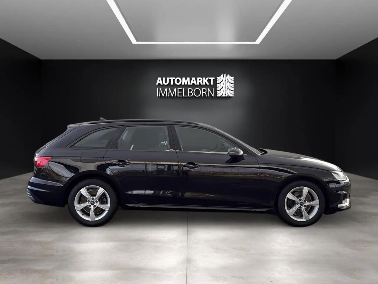 Audi A4 advanced Massage*Sound*LED*NaviTouch 9