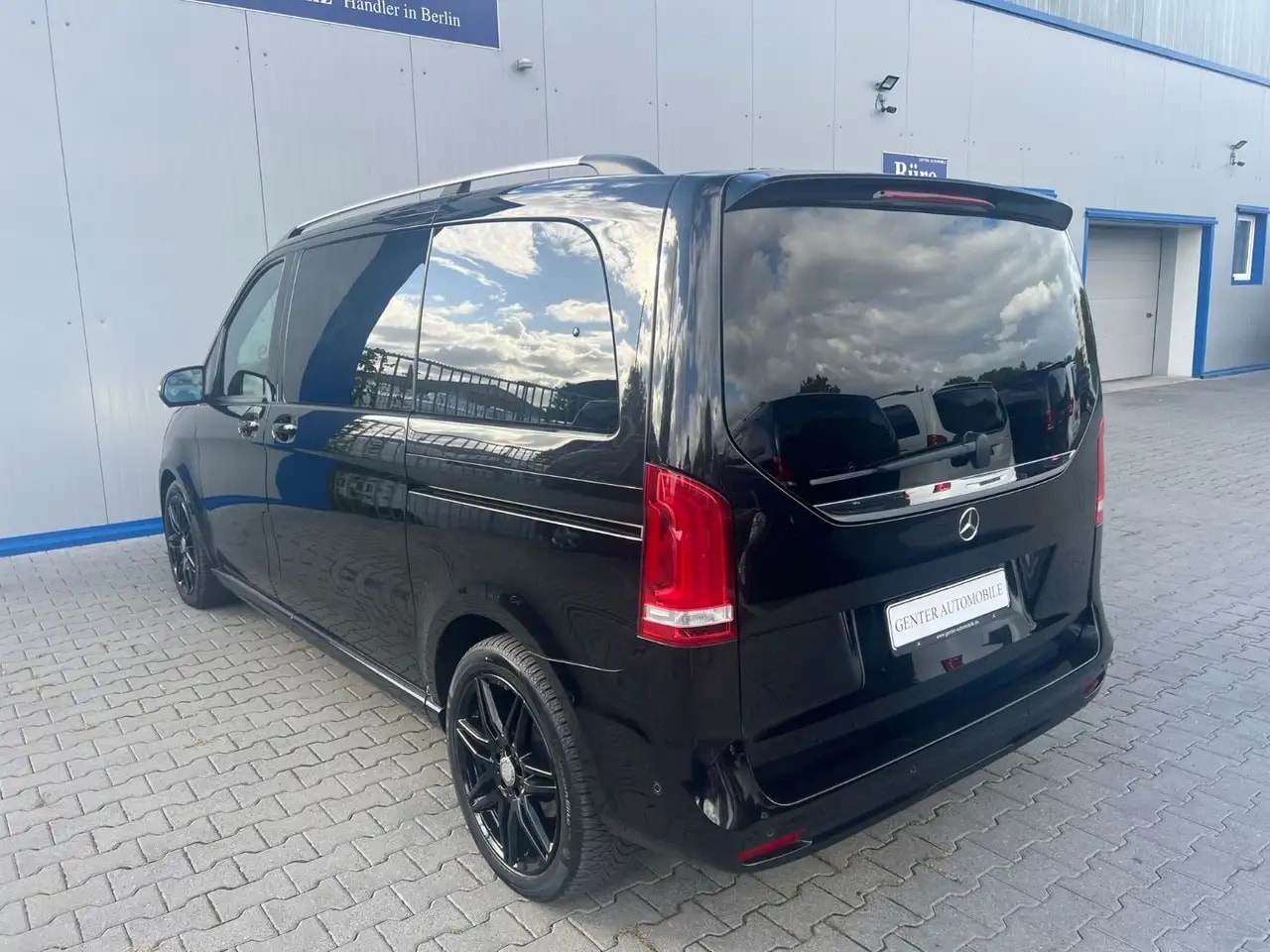 Mercedes-Benz V 220 d 9G KOMPAKT AMG-LINE NIGHPAKET LED AHK 8