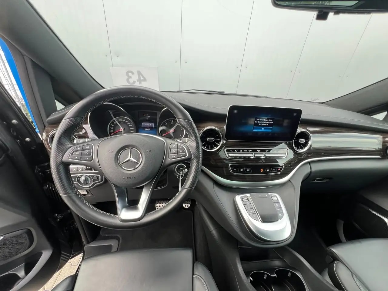 Mercedes-Benz V 300 LANG 4M AIRMATIC PANO WEBASTO EL.TÜREN AHK 18