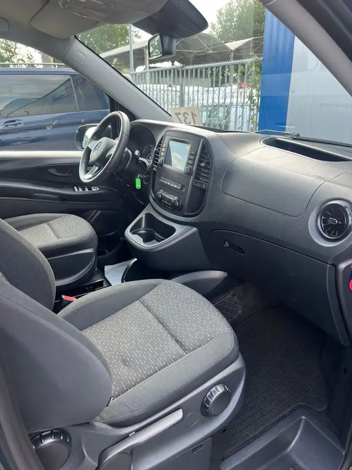 Mercedes-Benz Vito 116 TOURER KOMPAKT NAVI KAMERA 8-SITZER AHK 12