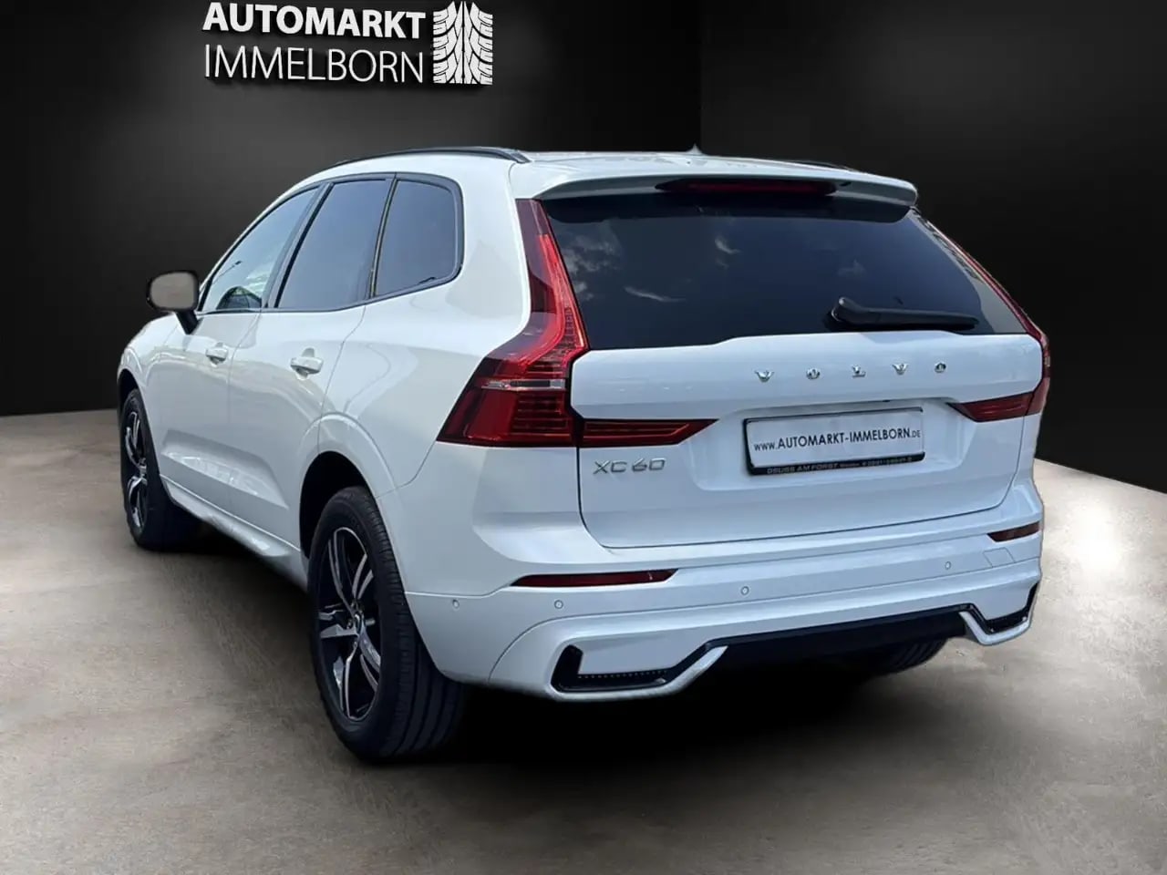 Volvo XC60 R Design AWD 360*AHK*H&K*LED*VollLeder*Pano 10