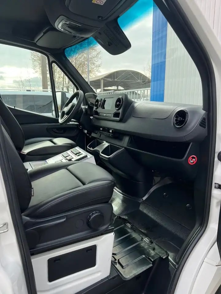 Mercedes-Benz Sprinter 519 KRANKENWAGEN AUTOMATIK KLIMA LED 18