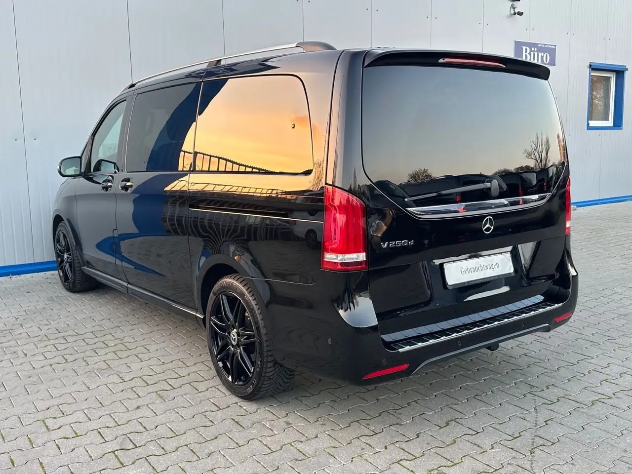 Mercedes-Benz V 250 LANG 9G AMG-LINE WEBASTO AHK EL. TÜREN LED 9