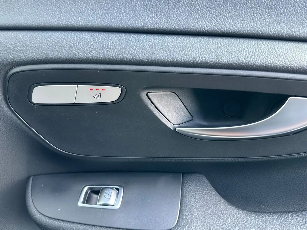 Mercedes-Benz V 220 LANG 9G-TR WEBASTO NAVI MBUX KAMERA 7-SITZ 20